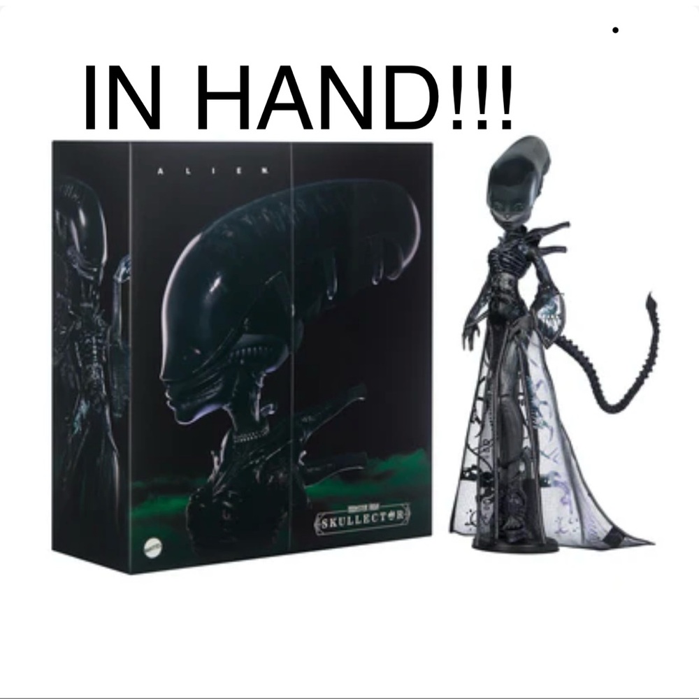 In Hand! New unopened box Monster High Skullector Alien Doll